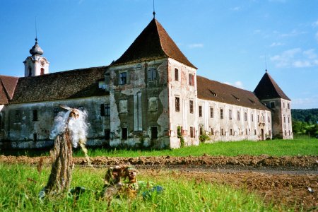 000-01_Schloss mit Gnom.jpg.medium.jpeg
